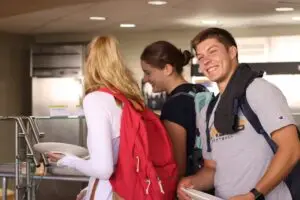 Calouro fazendo checklist de mudanca para a UFMG pelo SISU
